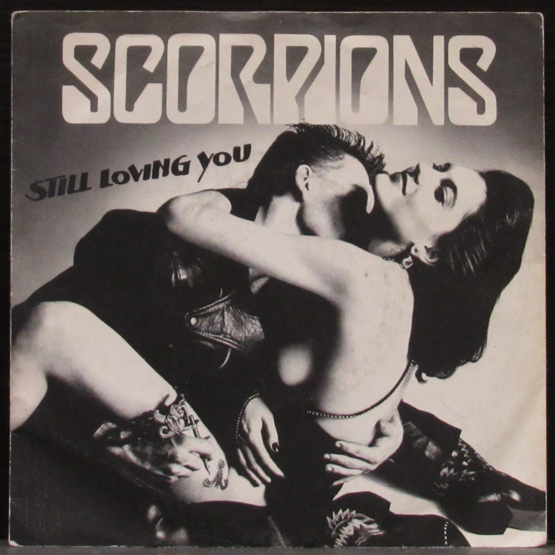 Песня i still love. Scorpions Love at first Sting 1984. Scorpions Love at first Sting обложка альбома. Scorpions альбом 1984. Скорпионс винил 1984.